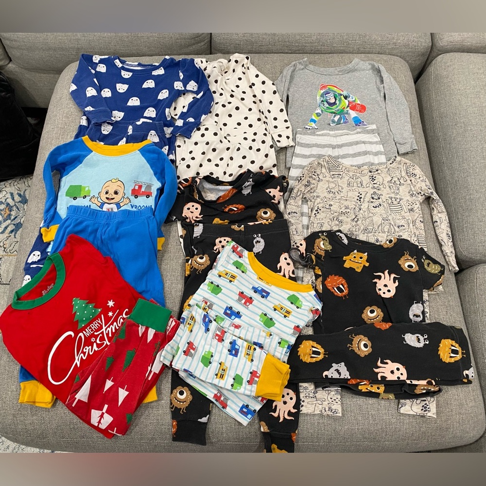 Bundle/Lot of 8Pajama Sets Size Boy's 2T + 1 buzz at 18-24 months